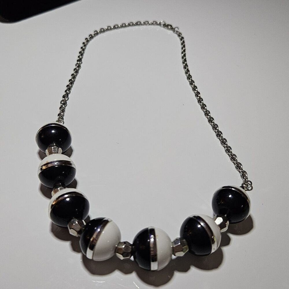Silver Tone Chain Black White Lucite Round Faceted Metal Beaded Necklace 20"